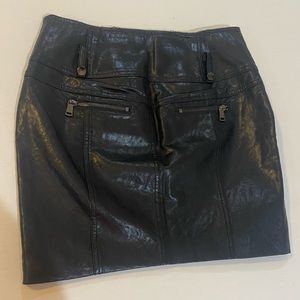 Free generation skirt with zipper details